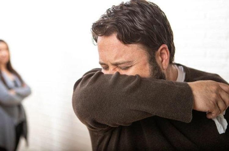 هرگز در آرنج برهنه سرفه یا عطسه نکنید هرگز در آرنج برهنه سرفه یا عطسه نکنید