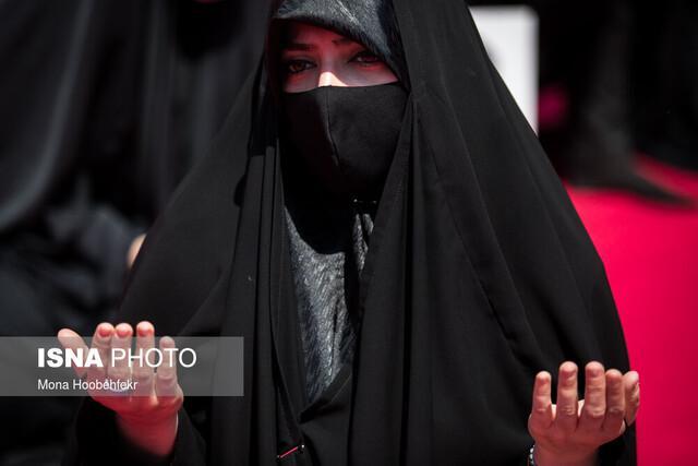 نماز ظهر عاشورا در سراسر ایران اقامه شد نماز ظهر عاشورا در سراسر ایران اقامه شد